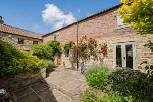 Courtyard garden- click for photo gallery